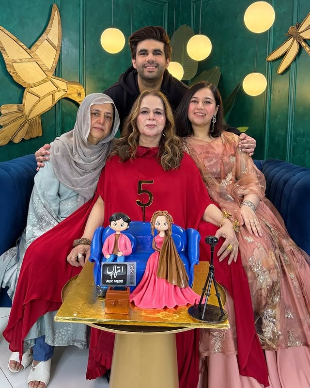 Amma TV Aur Mein turns 5 ✨2020-2025: Five years of reviews, laughter, unfiltered opinions, savage one-liners, and so much LOVE. What started as a simple idea has grown into something truly special, and we couldn’t have done it without all of you.Thank you for the endless love and support, for watching, engaging, and being part of this journey with us. Here’s to many more years, many more episodes, and of course, many more takes from Amma ♥️And now, it’s time to celebrate 🎉 Head over to our YouTube channel for the special 5-year anniversary episode, packed with laughs, surprises, and some unforgettable moments. Link is up in our bio ⬆️#AmmaTVAurMein #GalaxyLollywood #MominAliMunshi #ImanAliMunshi #LubnaFaryad by @galaxylollywood