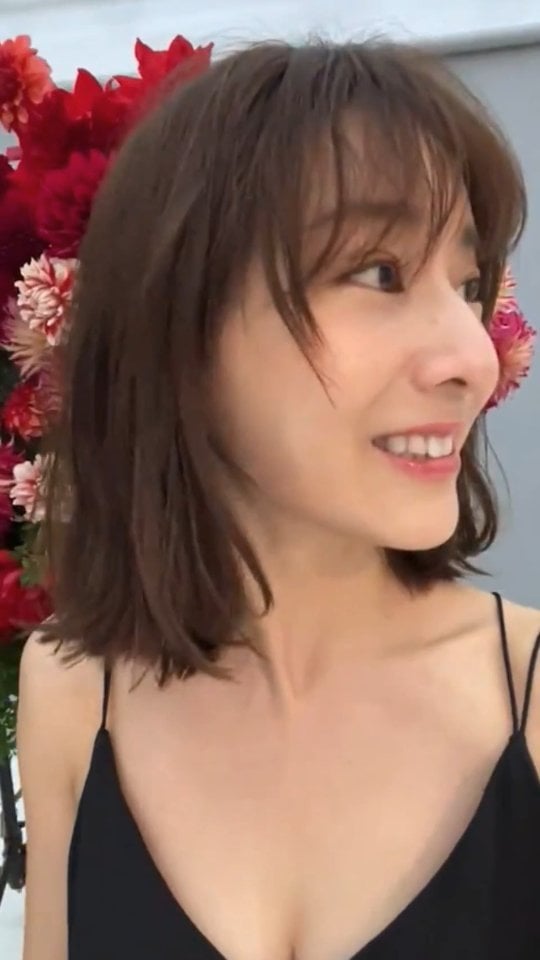 貴重なみな実ちゃんの自撮り動画❤️

#2023年11月 #インスタライブ #美的 #美的連載撮影 #田中みな実花が言うには

※インカメラの反転映像がイヤみたいなので更に反転させてます

#田中みな実 #みなみん #エイミー #田中みな実ファンアカウント #みな実推し #美のカリスマ #美の伝道師 #minamitanaka #tanakaminami