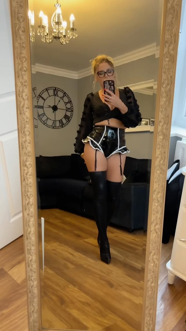 Today something different…;)#catwoman #latex #viralreels