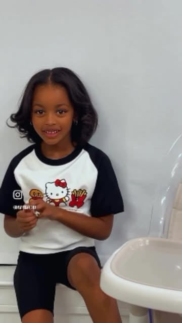 Kulture kiari with new hair style look so cute 🥰 
Follow @destinykulturekiari 
...
...
@iamcardib x @offsetyrn x @kulturekiari