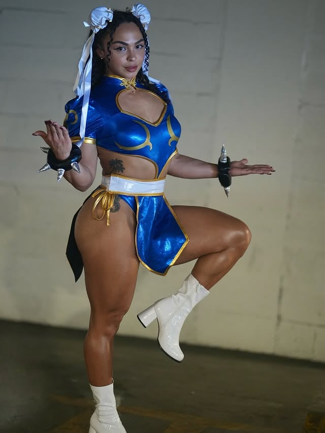 Happy Halloween ! 💙:💥 “I'm the strongest woman in the world!":This was sooo much fun ! I am her she is me !🤭::#chunli #chunlistreetfighter #chunlicosplay #hallowen by @boominbodbyshadia