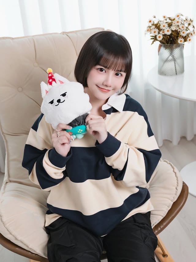 平安夜快樂🎅🏻人生要可可愛愛～-勇猛🤍 Soobin HBD🐰最近才收到生日禮盒 但依然還在12月 沒毛病(?)@page.soobin -👕 @covernat_taiwan