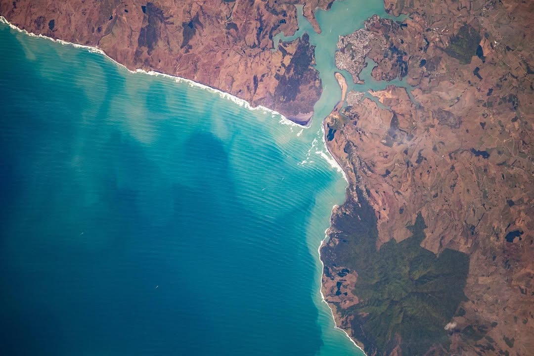 Raglan, #NewZealand surf cam from the @iss: looking pretty lined up last weekend. #SwellFromSpace by @astro_christina
