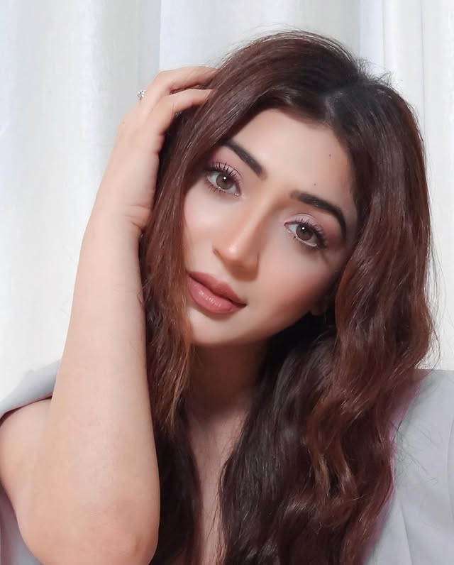 Listen to the eyes 👀 They have much to say😇 #Priyankakhera