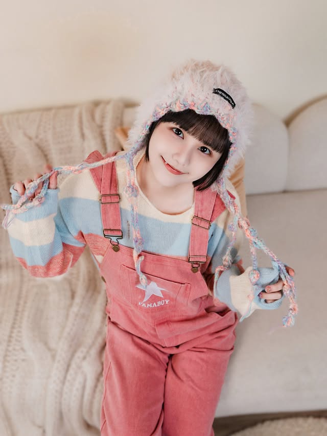 不小心在白天露出牙齒了🧛-情人節卡到新年提早奉上粉粉💓我其實不喜歡粉紅色🙂‍↔️🙉-美白牙齒萬年在 @reviveblanc_ #新年投資自己從齒開始#會員限定隱藏活動#首次體驗只要999元#reviveblanc淨齒美齒spa-📷 @li_ej_0524