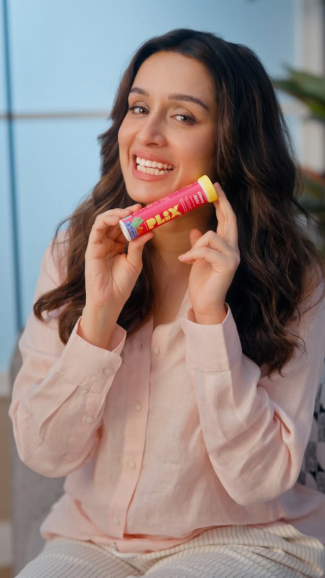 Pinky promise yeh pink drink hi meri glowing skin ka secret hai!!!🌟❤️@myplixlife ke Glowy Skin ke saath kaho dark spots aur dullness ko bye and healthy glowing skin ko kaho hiiii! ...#plixlife #glowingskin #plix #glowyskin by @shraddhakapoor