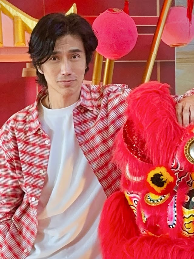 Happy Birthday to Everyone 🎂😎🫶🍊🍊🧧In case you didn’t know, today is the birthday of all humankind 🫰The seventh day of the Lunar New Year is referred to as Rénrì (人日), the “common people’s birthday.” It is the day when everyone is considered to grow one year older. Rénrì was traditionally regarded as the day human beings were created.It is celebrated not only in China but also in surrounding regions influenced by Chinese culture. In Japan, Rénrì is called “Jinjitsu.” It is one of the Five Seasonal Festivals (五節句) and is celebrated on January 7.On Rénrì, Chinese people traditionally prepare auspicious foods such as “seven-vegetable soup” (七菜羹), “seven-vegetable congee” (七菜粥), and “jidi congee” (及第粥). by @chuando_chuandoandfrey