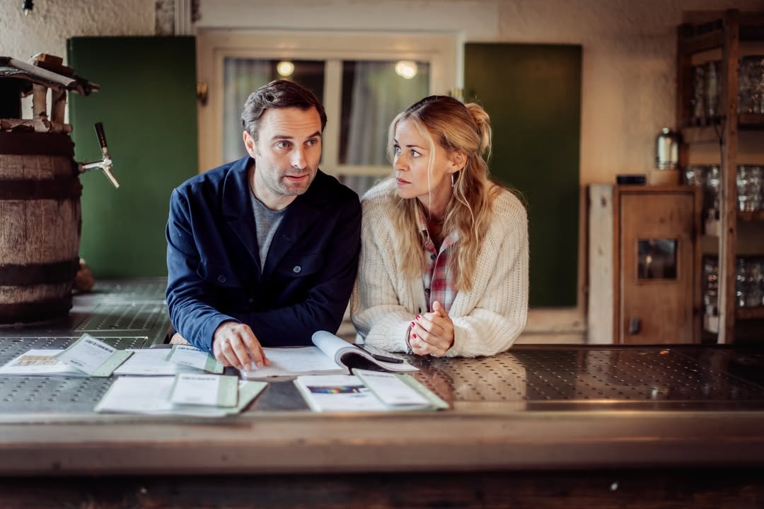 „Behringer und die Toten – Schatzraub“ – habt ihr den ersten Film gesehen?Heute geht es direkt weiter mit „Rivus“, um 20:15 Uhr auf RTL. Ich bin schon sehr gespannt, wie euch der zweite Film gefällt!Und falls ihr heute Abend keine Zeit habt, oder wie ich im Theater seid 😜, könnt ihr beide Teile ganz entspannt auf RTL+ nachschauen.Viel Spaß euch!📸: RTL/ Redseven Entertainment/ Behrus Yazdanfar@berit.walch@rtl_de@redseven_entertainment@dayanir_hellwig_casting@agenturahrweiler@idasimpressions by @jessicaginkel.offiziell