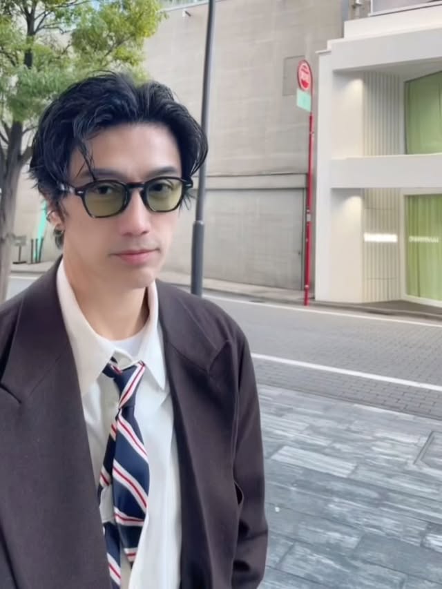 Dec 2025 - Doing laps around Shibuya in an ’80s-inspired oversized suit jacket, then casually topping it off with the best steak of my life in Ginza. 🥩#worththecalories by @chuando_chuandoandfrey