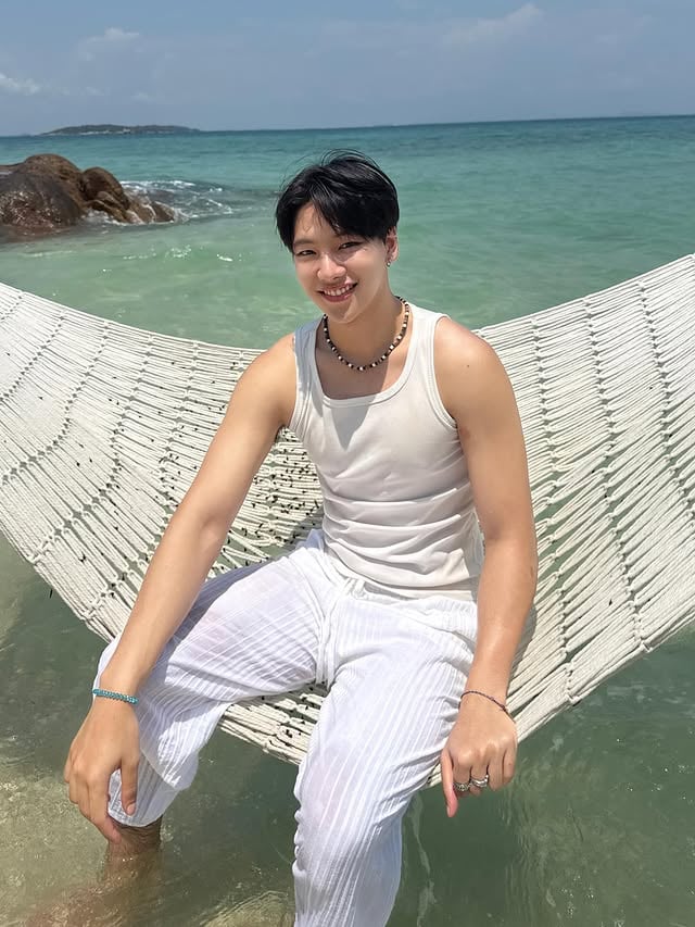 You, me, and the sea.🌊🩵 by @nnewchun