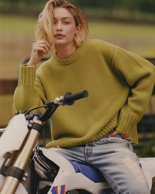 The second half of our Fall collection is herrrreeee which means all these^ cozies are now avail at guestinresidence.com & in store !! I think I’m ready for layering season y’all ☕️ 🍂@guestinresidence Fall ‘24 photographed by @quentindebriey, styling @maxortegag, HMU @mustafayanaz @cgonzalezbeauty, talent @adam_bulus @lindseylenoard
