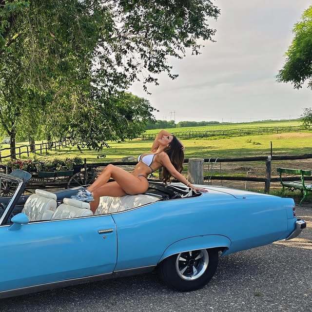 @golden_limo_srb 🩵#blue #car #oldtimer #photoshoot #enacolic