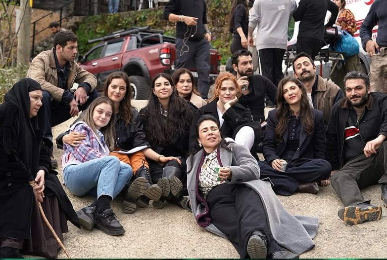 Siz dump dediniz de biz vermedik mi?🤣@tasacakbudenizdizi backstage ♥️🌊 by @yesimcerenbozogluu