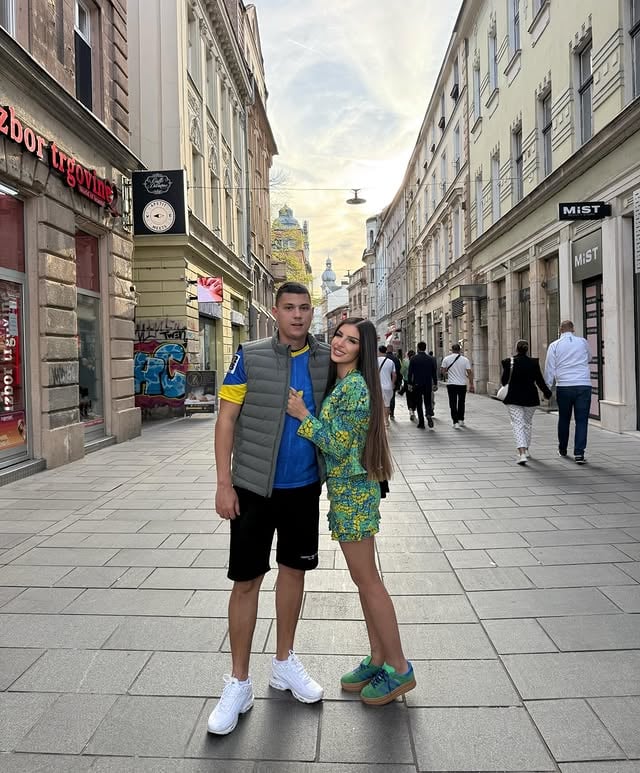 Naravno slike izbacujem tek po dolasku u Beograd.Toliko nam je bilo lepo i toliko toga smo obišli, družili smo se sa divnim ljudima svakoga dana da stvarno nismo faktički uopšte ni koristili drustvene mreže, ali smo snimili materijal za vlog.. tako da od danas sve nadoknadjujemo ❤️🍀