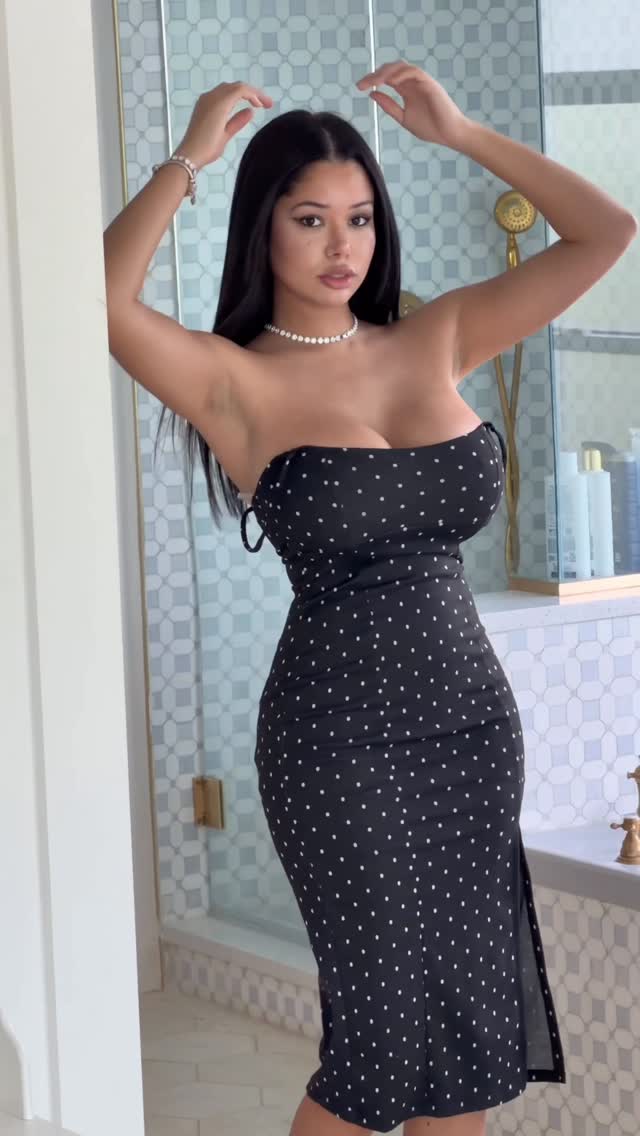 Wha caught your attention first?🖤 by @bellabazookaa