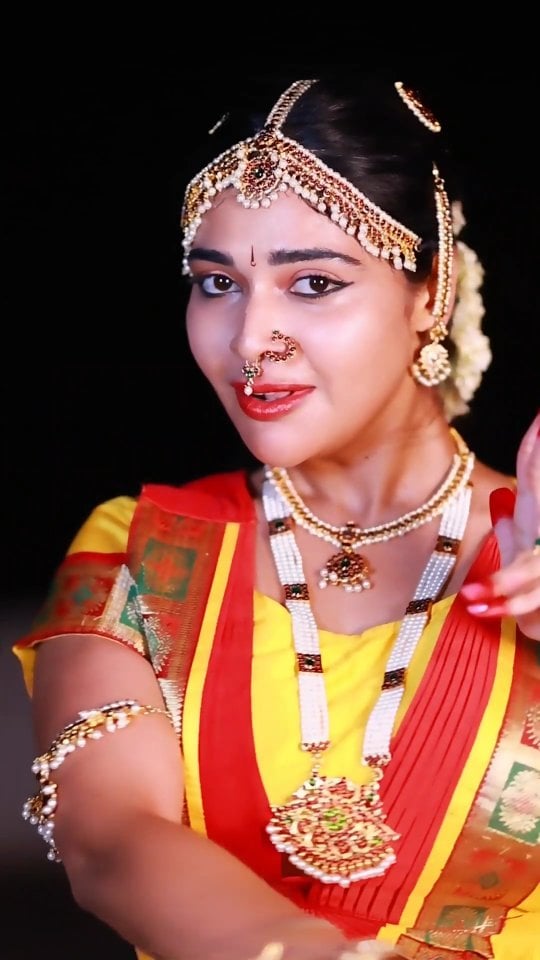 💛❤️Happy Weekend❤️💛Concept & Choreo- MeCostume- @kalyanram_chamayamStyling- @shades_bymona Vc- @shaiprasath_photography by @dharshagupta