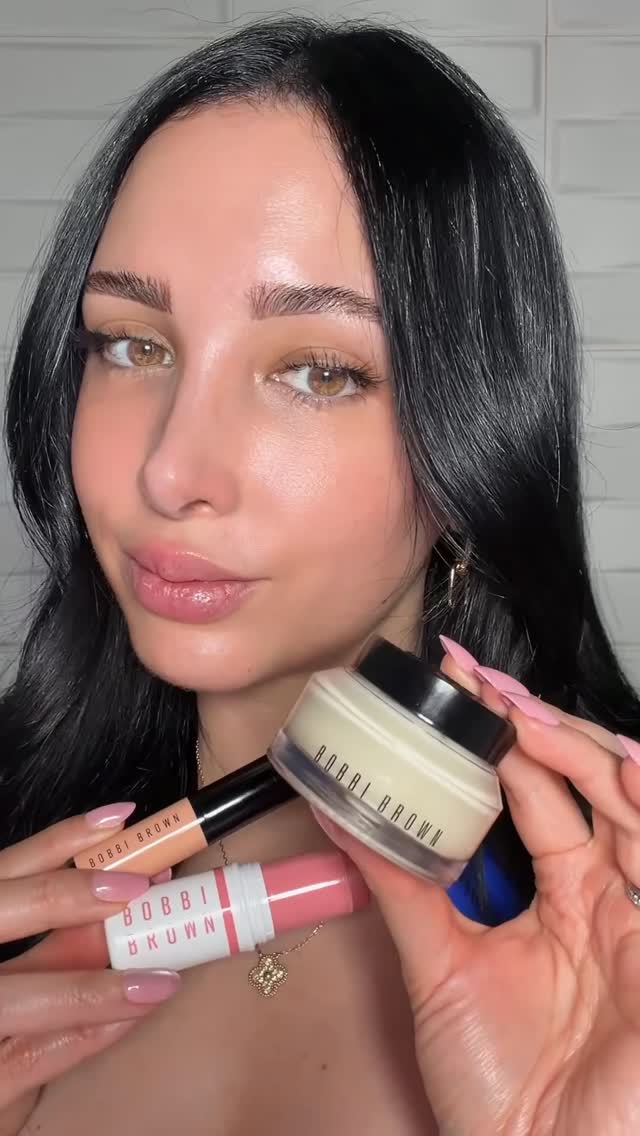 fresh summer skin in under 5 minutes with @bobbibrown ✨ #BobbiBrownPartnerVitamin Enriched Face BaseSkin Corrector Stick in shade Light PeachSkin Enhancing Multi Stick in Flirty Peach by @mariale