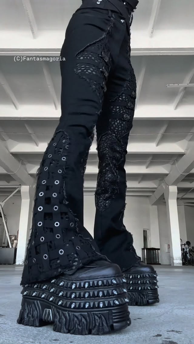 Stomping until I find the perfect trousers match for today 😅🦾1⚔️Tenebra Trousers2⚔️Dark Tribe Trousers3⚔️Doomsday Doll Trousers4⚔️Caged TrousersBoots: Leather Studded Ultra High Platform Velcro Shoes 🦿❯❯❯❯All from Fantasmagoria#platforms #newrock #darkfashion #altfashion by @newrock