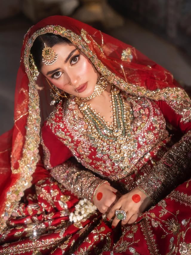 A timeless bridal moment!!! Makeup by @makeupstudiobymaria ✨@hussainrehar.official @damas.pakistan @stylebywardakayani @hmstudio_official @zishan_shabbir_photography@muzammilgarewal by @sajalaly