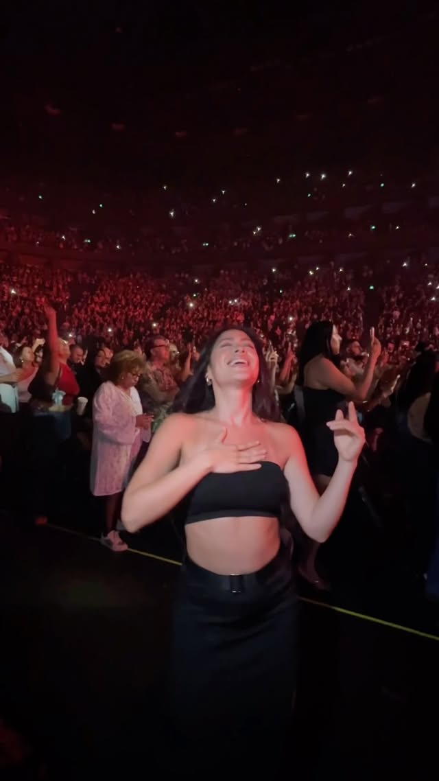 Bailarme esta bachatita en el concierto de Romeo Santos y Prince Royce🙂‍↔️✅#Bachata #Montreal #RomeoSantos #PrinceRoyce #MasTardeQueNunca by @yeyebaila