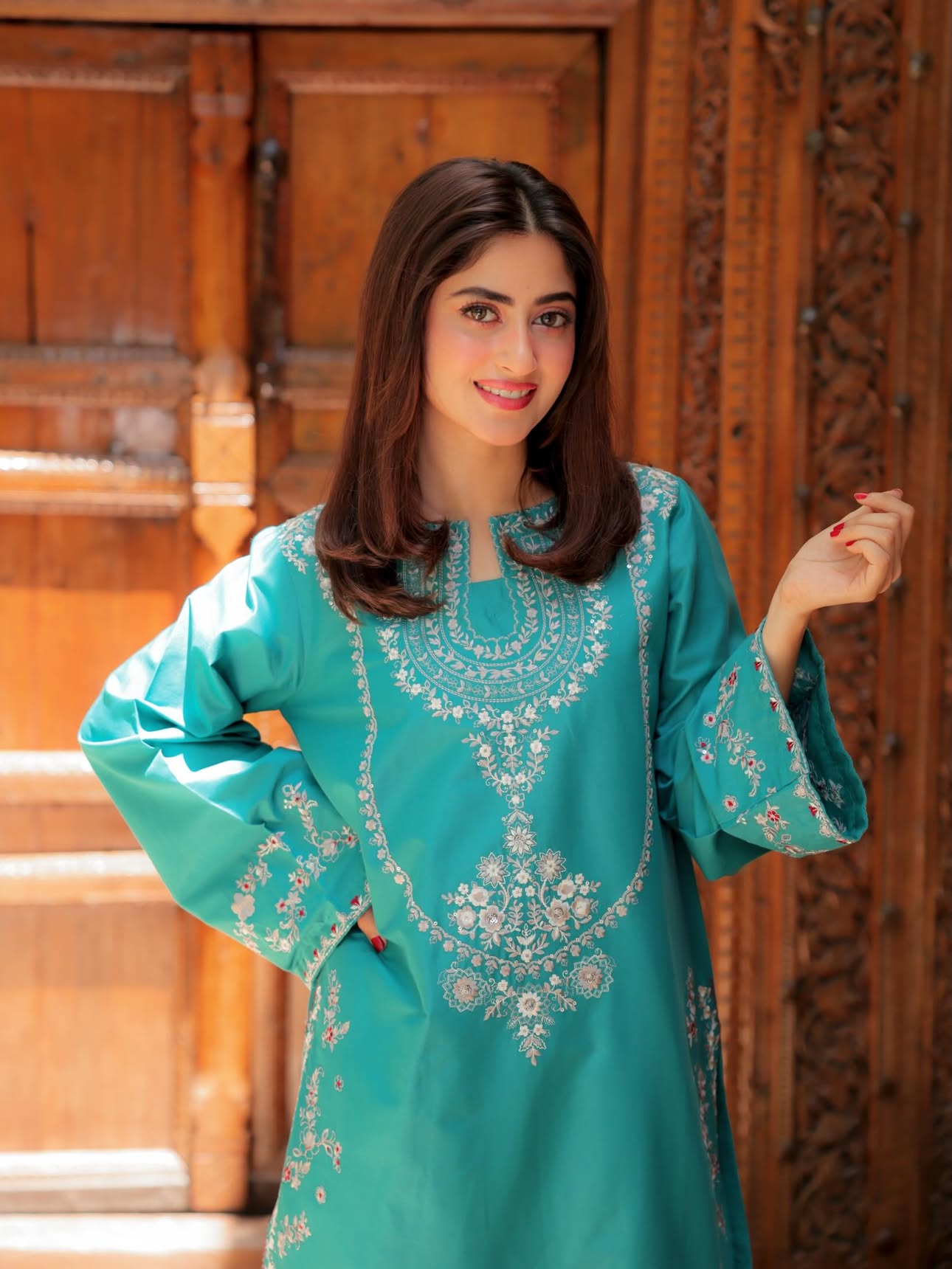 Serving festive looks this Eid ✨🤍 @urgepret Absolutely love this outfit from URGE PRET and the best part? They currently have FLAT 20% OFF 🤍@stylebywardakayani by @sajalaly