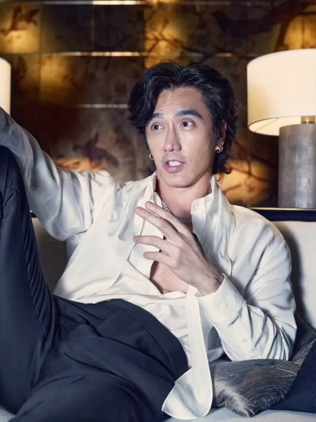 If you’re like me, memory’s a bit of a blur sometimes, MCT oil’s been doing my brain some good 👍 “Behind The Scenes” 《Esquire Next》 HK April/May 2026 @esquirenext.hk Film by @frey_chuandoandfrey Hair by Kenn @youratelieronhair Makeup by @yangrickWardrobe by @loropiana@giorgioarmani The Laurus, a Luxury Collection Resort, Singapore@thelaurussingapore by @chuando_chuandoandfrey
