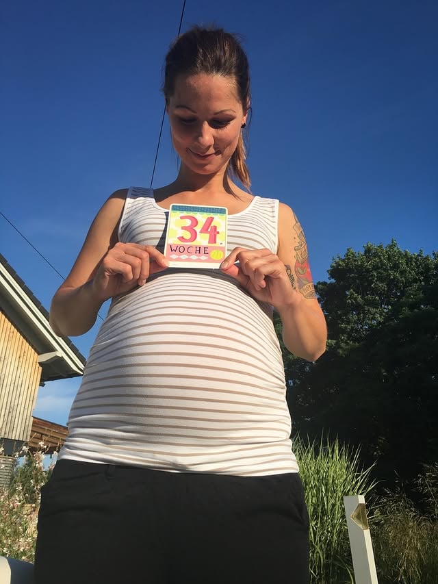 Ich schaue mir so gerne die Bilder & Videos von damals an... 2016 🫶🏻“Seite an Seite” ist erschienen und meine erste Tochter hat mich zu einer Mama gemacht & uns zu einer Familie…Damals habe ich geschrieben: “Das wohl größte und vor allem schönste Abenteuer in unserem Leben!” und daran hat sich bis heute nichts geändert!”Happy Muttertag” allen da draussen 😘 by @stuermerchristina