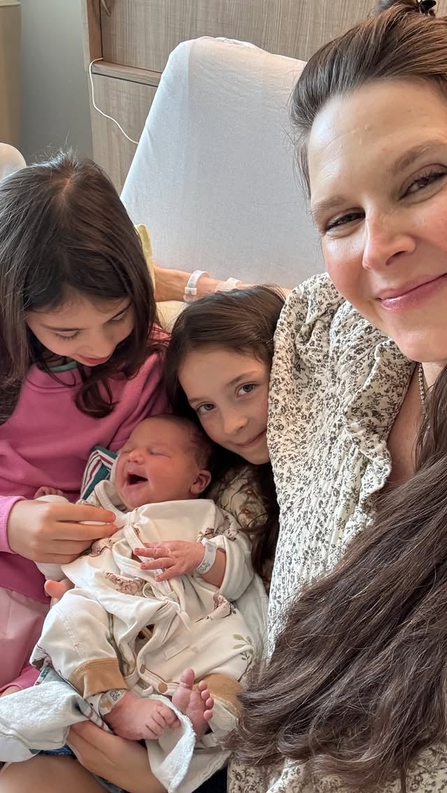Happy Mother’s Day to our Ballet Beautiful Moms! I hope your day is filled with treats, naps & crafts! We have a few hours left on our sitewide sale - a great workout is self care too, so treat yourself if you haven’t already! Code SAVE20 at checkout. Have a beautiful day!
