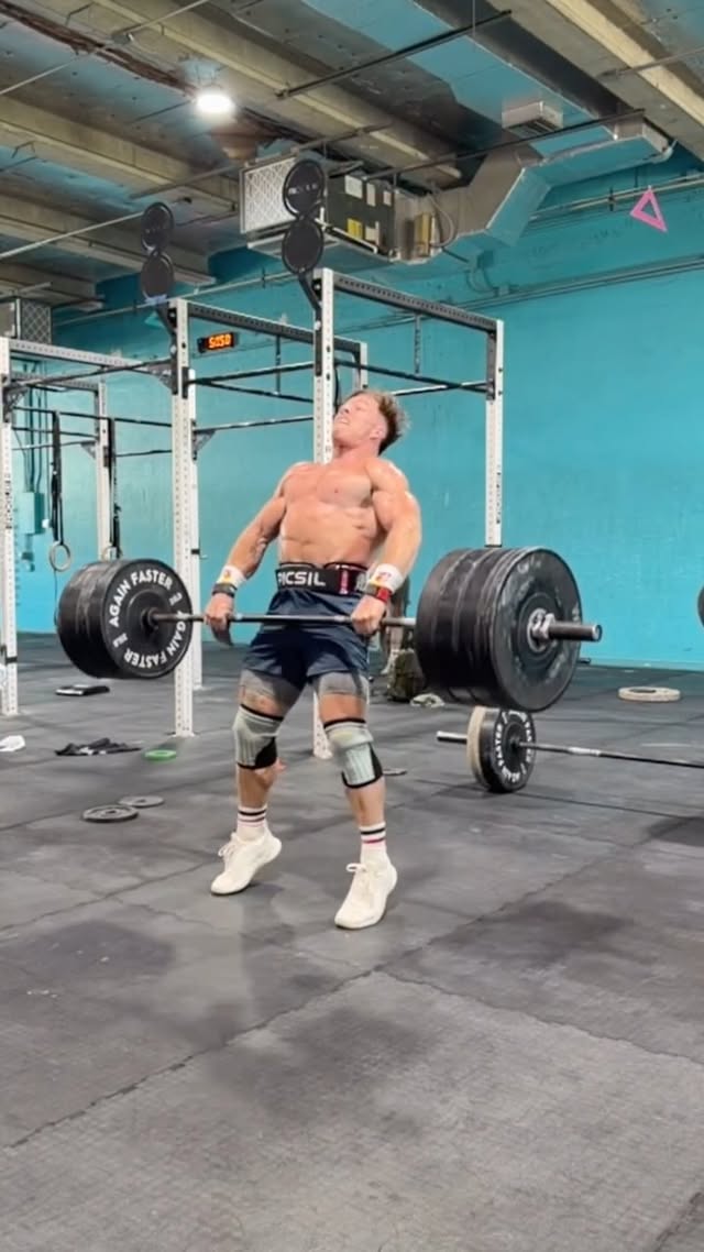Listening to new @champagnepapi while lifting weight with my pals at @peak360fitness? Doesn’t get a whole lot better than that for this guy! by @nohlsen