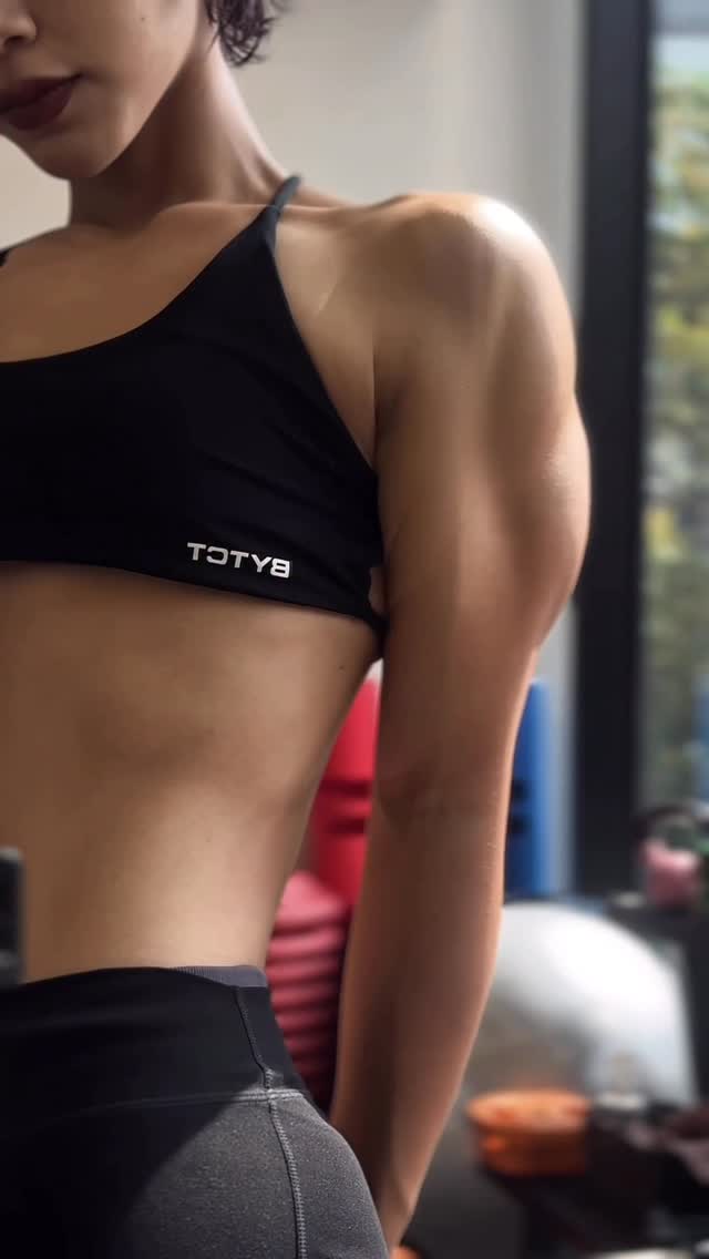 9 weeks out (depleted stage)-Gym set @bytct_id @bytct_official by @kitkatgains