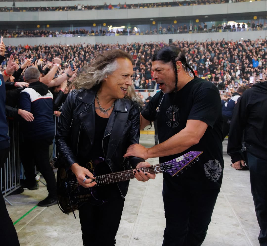 Going over last minute details for the duet in Bucharest 🎸👍🇷🇴 #m72 #bucharest #m72bucharest by @kirkhammett