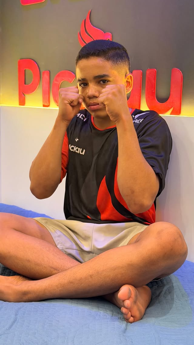 Quem me ensinou @alinebarros ? 😂 COM O MANTO @pichauoficial by @cacauzinho_neto