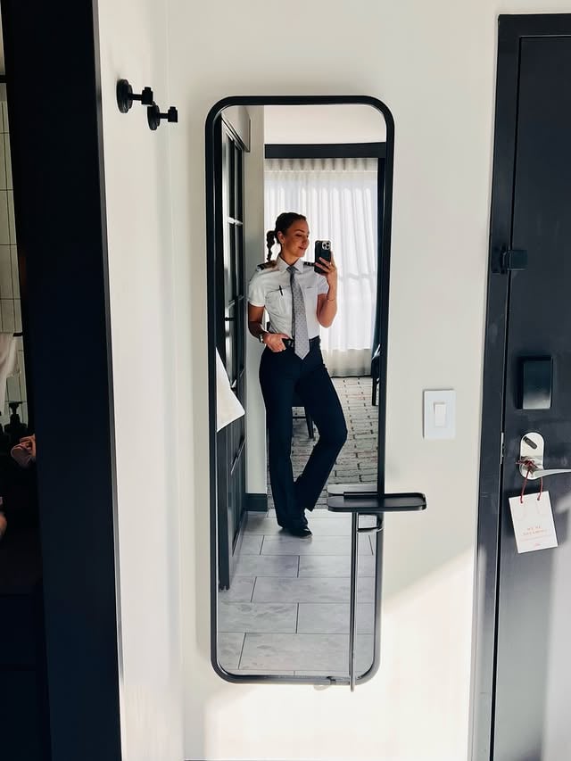 👩‍✈️💪 by @antoninapantera