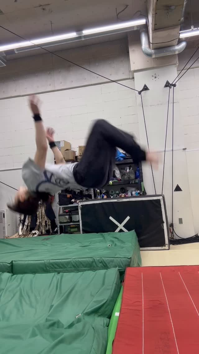 Hi I’m Yurie Suzuki, a Japanese ninja.I love learning languages — English, Spanish, French, Indonesian, Taiwanese Mandarin, Turkish and Tagalog.I started practicing Chinese martial arts in middle school and hold black belts in Taido and Taekwondo.我是日本忍者。有影，臺灣足讚！請教我台語，慢慢來。多謝！Français→ @yuriehiyokofr Filipino→ @yuriehiyokofilipino português→ @yuriehiyokobp廣東話→ @yuriehiyokocanton 한국어→ @yuriehiyokohu Türkçe→ @yuriehiyokoturkce Italiano→ @yuriehiyokoitрусский язык→ @yuriehiyokoru Hindi→ @yuriehiyokohindi↓Join my subscription for my inner thoughts in each languageEnglish account→ @yuriehiyokoen日本語→ @yuriehiyokojpEspañol→ @yuriehiyokoesp bahasa Indonesia→ @yuriehiyokobahasa 中文→ @yuriehiyokonihaoWhen I was a university student, I appeared on TV, which led me to become a ninja and voice actor.Later, love motivated me to grow my social media, and heartbreak pushed me to train hard in action performance.After many twists and turns, I’m now studying acting in Vancouver.Follow and like for more! 💫🥷 Instagram or Facebook Subscription💫 Get closer to me and support my journey!✨ What You Get as a Subscriber🔓 Exclusive Content & Access Just for You!• 🎥 Early Access to videos• 🎬 Behind-the-Scenes of my content, training & progress• 🤳 Casual selfie videos & diary vlogs (in English, Japanese, Spanish, etc.)• 📊 Polls & Voting → You help decide my next video!👉 Tap “Subscribe” and join my inner circle 💖#ninjasuzukiyurie #japonesa¡Gracias!❤️✨ by @yuriehiyoko