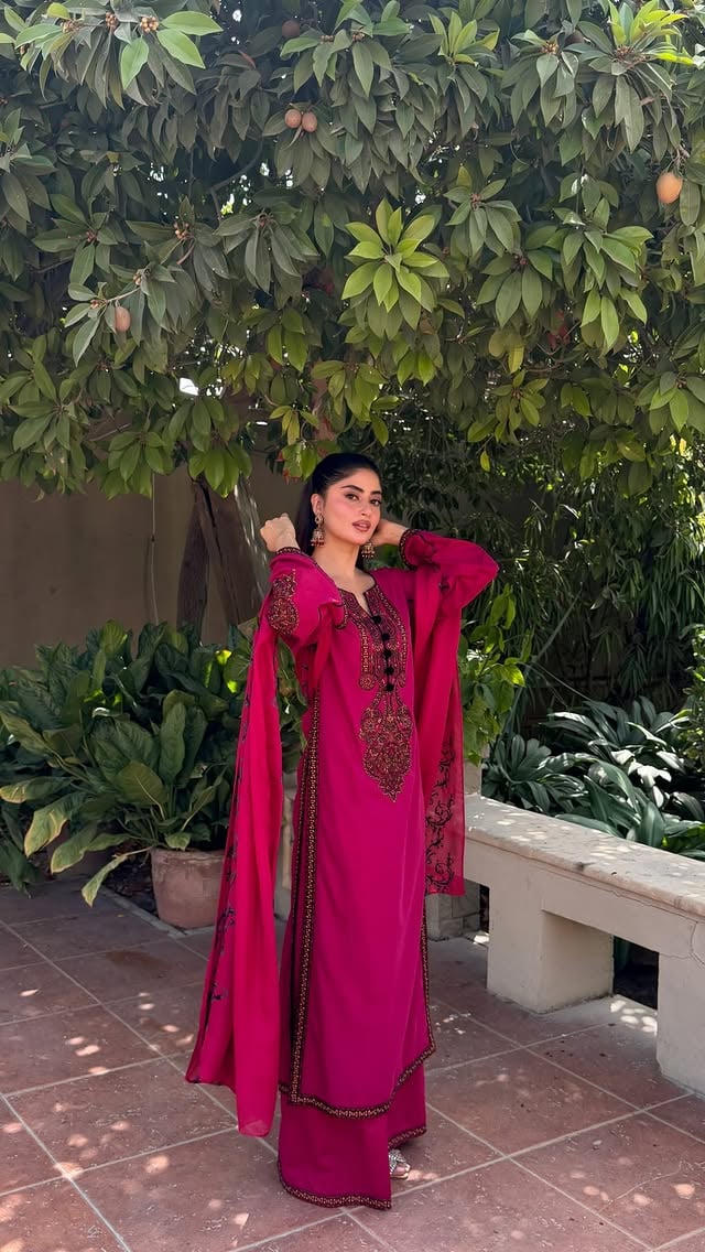 Found this in my gallery!!!! Wearing @lajbylajwanti@kohar_jewel @rehanmithanii by @sajalaly