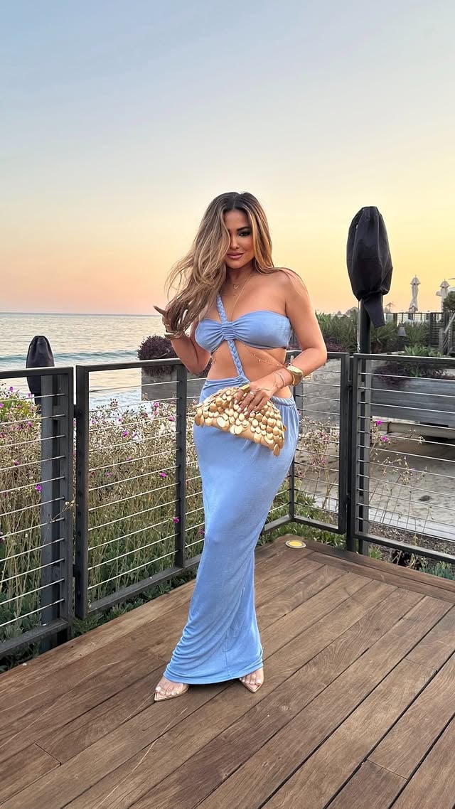 GRWM: Styling A Blue Shell Outfit Look💫 Which #ootd from 1-3 was your fave!?✨Today’s Affirmation:“I’m in my mermaid era” 🧜‍♀️ p.s some of the shells fell off, but I stitched them back on after filming lol!TAG someone who would love this & don’t forget to save the video to refer back to when styling • #style #fashion #outfitinspo #grwm Outfit Details:set — @whitefoxboutique earrings — @ettika shoes — @aldo_shoes perfume — @valentino.beauty body oil — @loccitane bag — @revolve x @olgabergofficial hand-chain — @begoldish by @linanoory