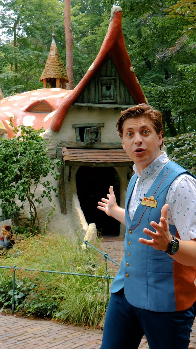 Schau dich gut um, wenn du eine Runde durch den Märchenwald drehst! 👀 Denn hier wirst du nicht nur von Märchen und besonderen Details überrascht, sondern auch von den allerkleinsten Bewohnern… 🐁🐿️ Was ist dein Lieblingsmärchen? ✨ by @efteling_de