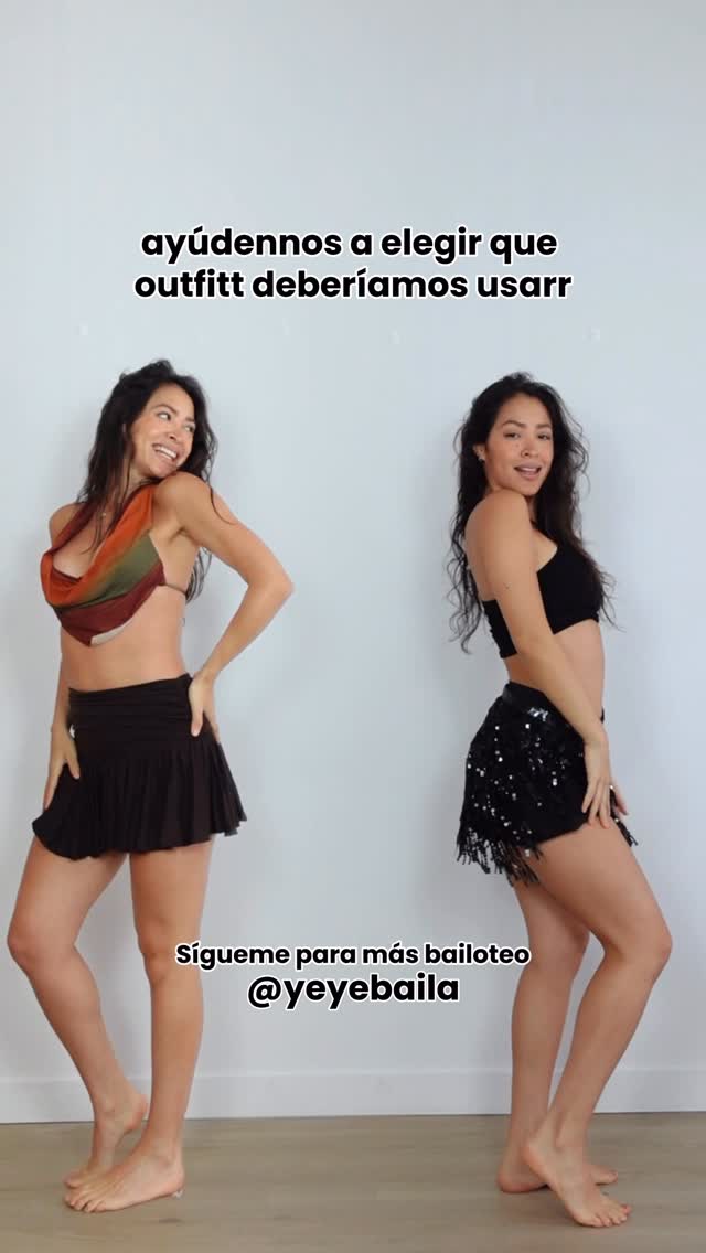Nos ayudan a elegirrrrr? 🔥Colores🌈 o Negro⚫️? 📍Escribe “MONTREAL” si quieres bailarla presencial con nosotras 🔥🌎 Escribe “RETO” y únete a nuestra comunidad online para empezar a bailarla desde casa 💻#bailoterapia #online #clases #reto #latina by @yeyebaila