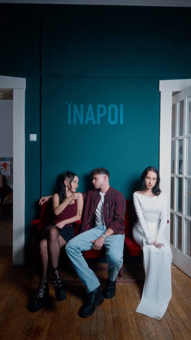 2. CHEIA - mă uit din colț cum ți-o ofer cu atâta ușurință. O viață împreună, un viitor împreună, căci vreau mai mult din tine. “MAI GÂNDEȘTE-TE” încerc să îmi strig, dar nu mă aud pe mine….Eu am făcut primul pas. E vina mea! by @holymolly.guacamolly