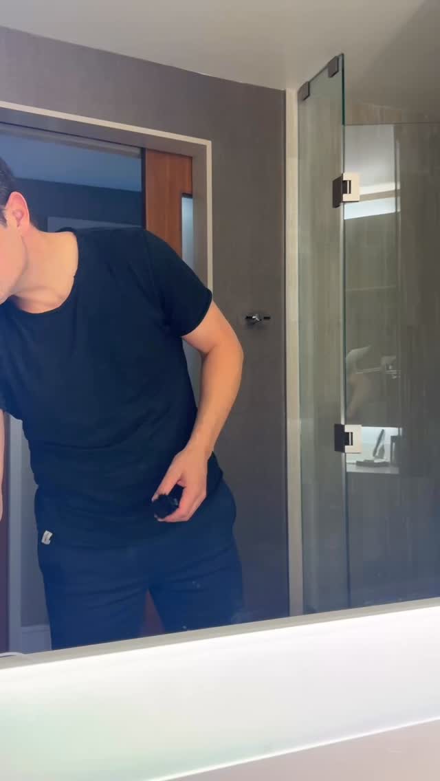👨‍✈️GRWM👨‍✈️Its sad that I even know the abbreviation for these kind of videos. I get dressed like everybody else. No surprises here!Wishing you all the best!Joe #grwm #aviation #captainjoe #flywithcaptainjoe #pilotlife by @flywithcaptainjoe