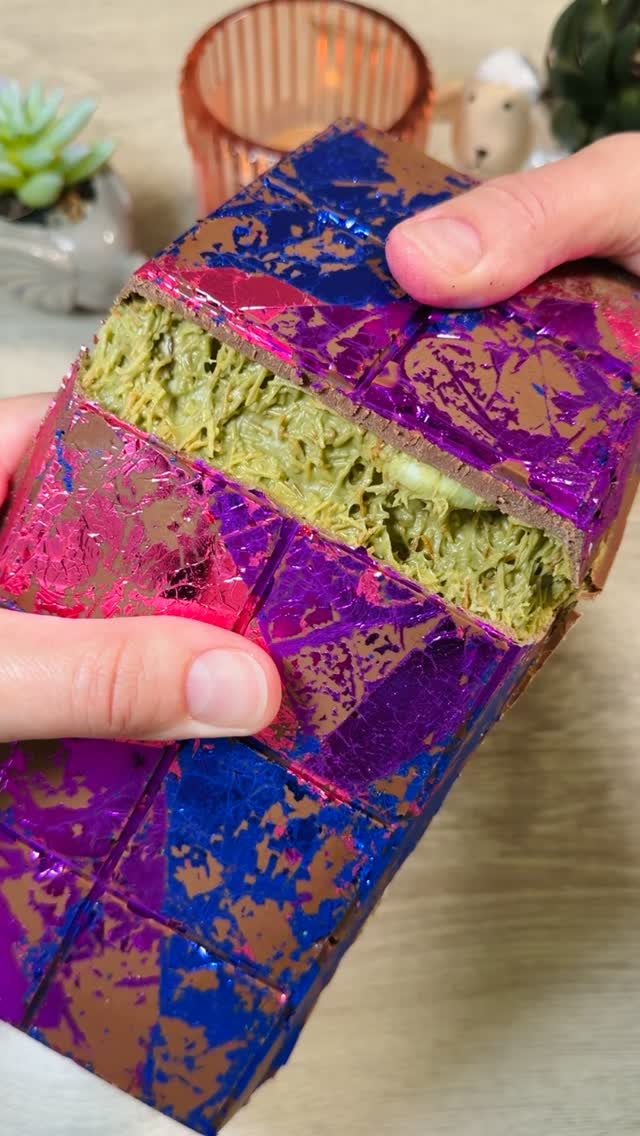 24 karat Gold Dubai Chocolate with a little surprise..✨ Part 2 #homemade #foodasmr #satisfying #howto #dubaichocolate by @chocomusexx