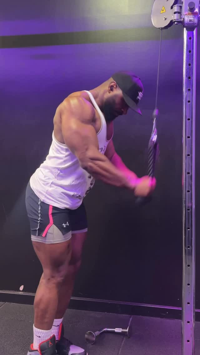 Tricep work 💪🏾......#bodybuilding #physique #motivation by @anthonyodi