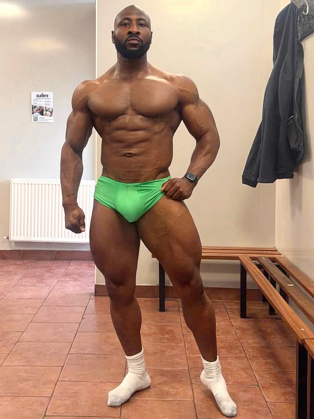 Checks 🪞 ......#bodybuilding #physique #motivation by @anthonyodi
