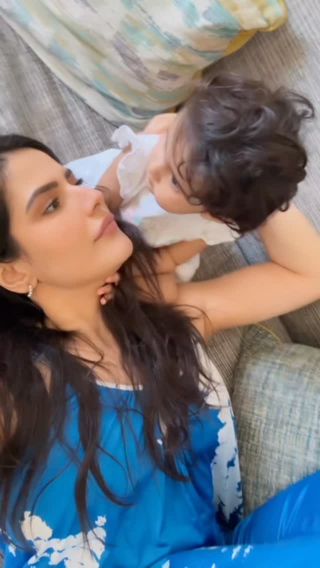 Can’t believe you are already 1. ❤️A lot happened in this last one year but you came in as a blessing in my life for which I’ll be forever grateful.You are my love at first sight , my always and forever. ❤️Thank you for all the happiness you brought into my life. I wish you a life full of blessings, goodness & abundance, my jaaneman 🧿✨Happiest birthday my heart , @aizelinwonderland … Love you so so much ❤️🧿✨#BabyAizel #AizelTurnsOne #Niece #ZareenKhan by @zareenkhan