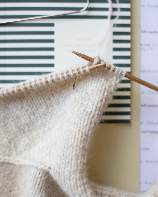 New stitches on my needles.I’m knitting with Atlas held together with Silk Mohair from Sandnes Garn, and it feels so lovely to start something new.Now the only question is… what will it become? 👀#anneventzel #strikkeopskrift #knitting #knitweardesign #slowfashion by @anneventzel
