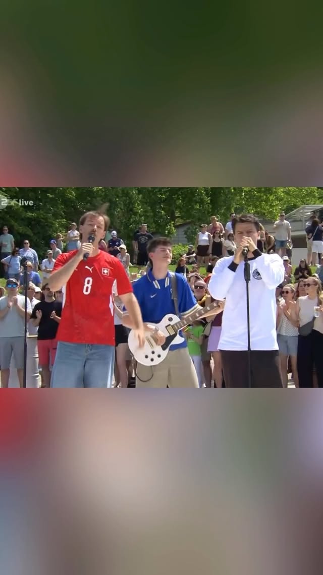 Die WM Hymne 2026 live gesungen mit Band ⚽️ by @aditotoro