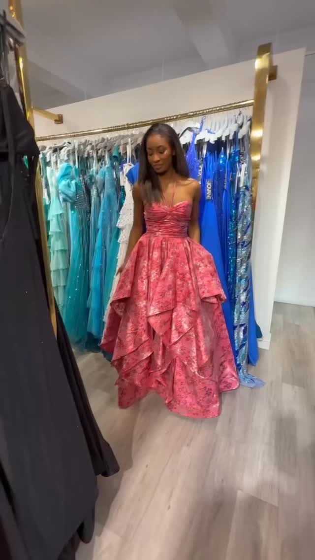@jovanifashions with the floral💋🌸 by @jjoneseveningwear