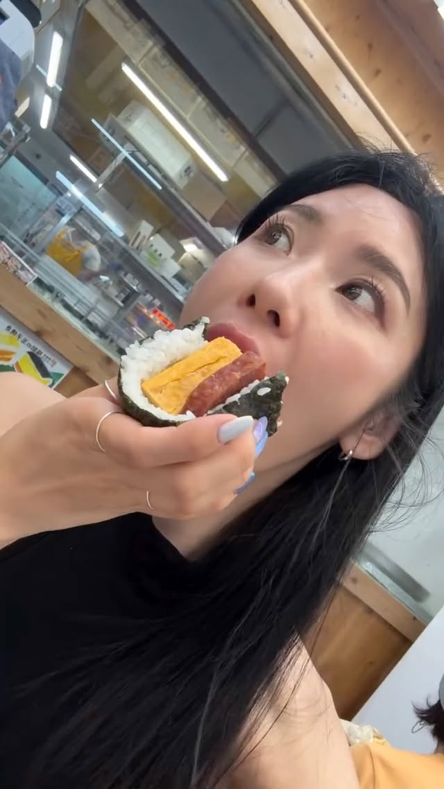 밥먹는다고 클럽을 못가서.. 이거라도 ..Club? Nahhh Food is the plan 🤣 🍜 🍔 🌮 by @2.0st
