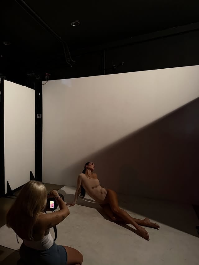 I can be in front of the camera or behind it.When a model becomes a photographer, she brings a unique perspective — understanding poses, movement, and how to create truly stunning images.So if you’re looking for a beautiful and professional photoshoot, message my photography page @viki_photo_la and let’s make it happen ✨📸 by @viki_sport_la