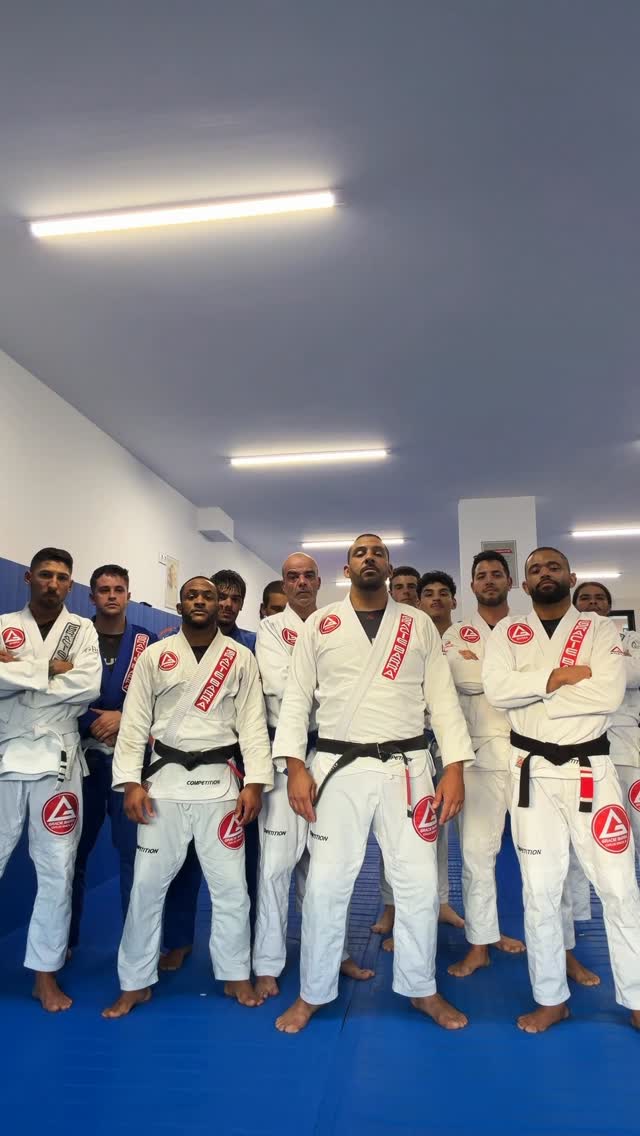 OSSSSSS 🥋🤙🏼😝 #cuidadocomeles #bjj #graciebarra by @helenacoelhooo